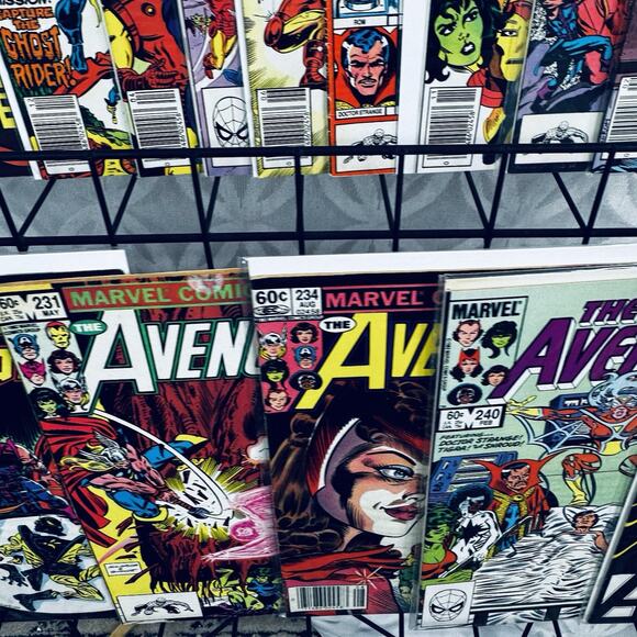 Avengers 202 208 210 214 218-221 225-226 228-231 234 250 242 Lot - Picture 6 of 8